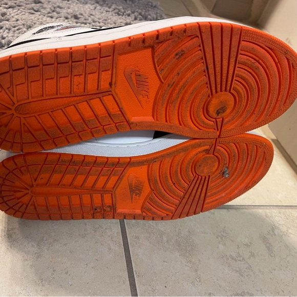 Jordan 1 Retro High Electro Orange - Picture 7 of 7